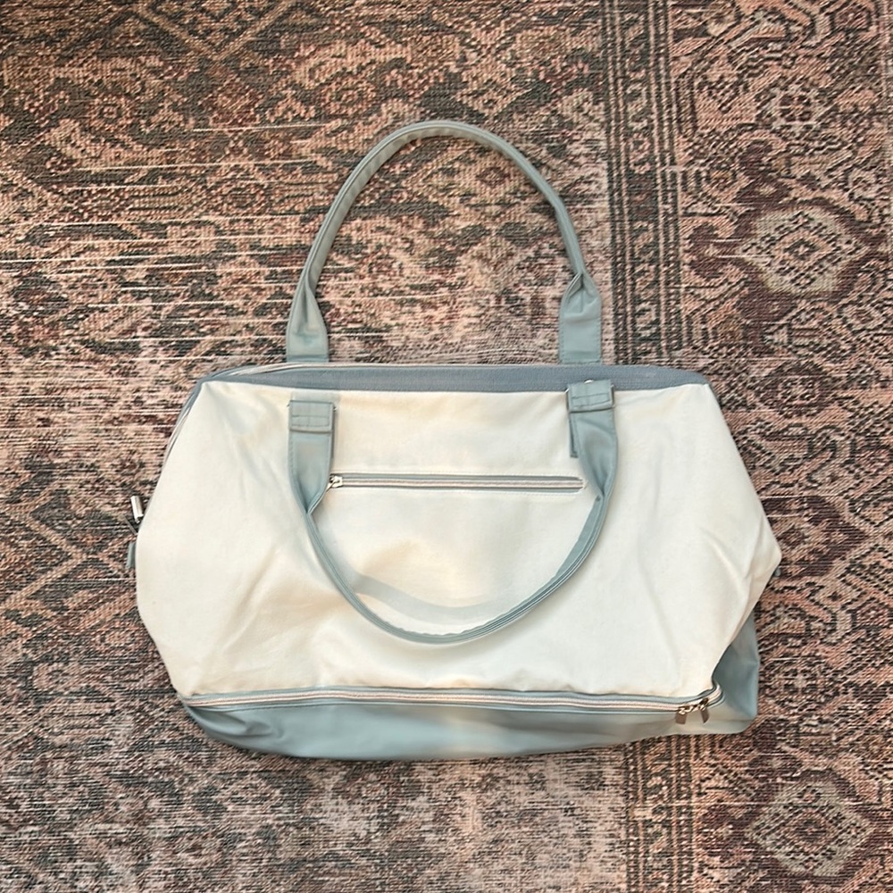 Light/Medium Blue Weekender - Beis Lookalike